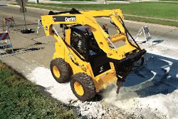 The John Deere 332 offers the ability to load high sidewall trucks and is also a stable platform for demanding tools.