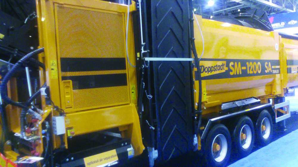 The SM 1200 Triflex is a two-deck star screen capable of creating three fractions from organic source material, even with very high moisture content.