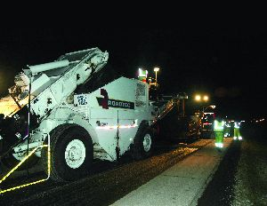 To accomplish the resurfacing work required for the Interstate 94 project, Payne & Dolan milled and paved at the same time during the night when one of the travel lanes could be closed.