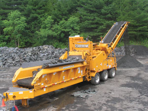 To maximize grinder performance, inspect the conveyor belt tracking and infeed chains daily prior to use. Also inspect teeth and replace as needed.