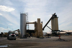 The plant chosen for the Grand River site was a dual-drum MileMaker 350 with three 200-ton silos, a pair of vertically mounted AC tanks and a 60,000-cfm baghouse.