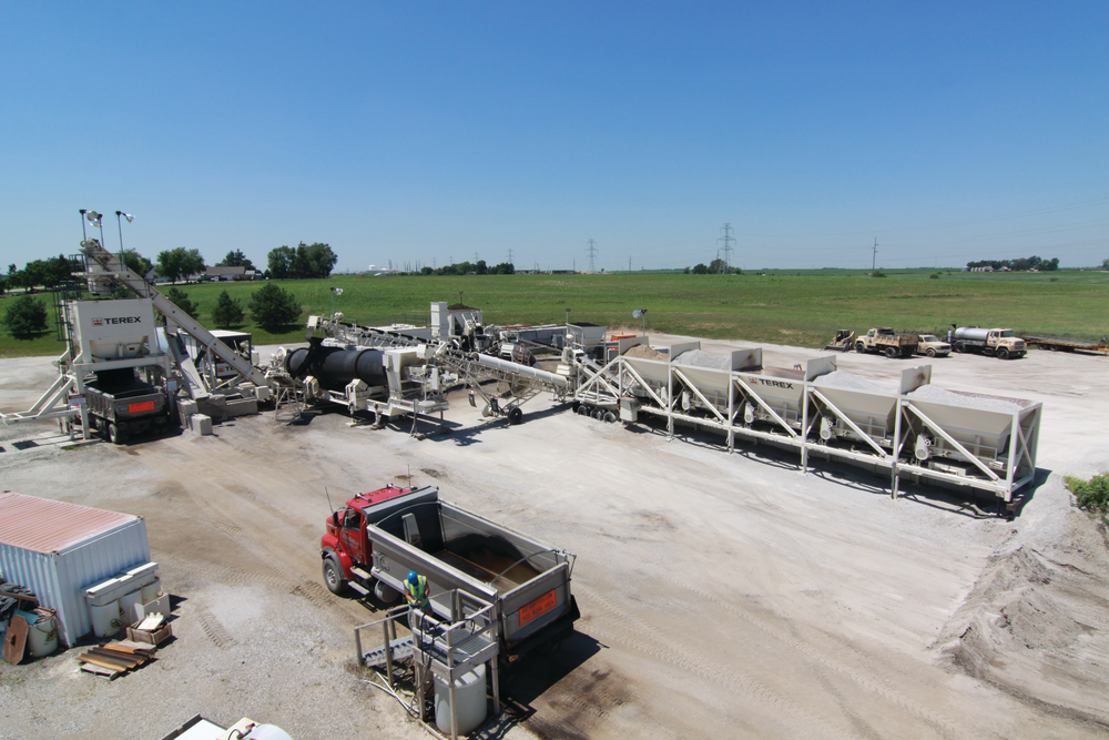 In 2008, Grimes Asphalt purchased a Terex® E225P drum mix plant, which allowed the producer to move away from the start-and-stop asphalt production associated with the batch plant.