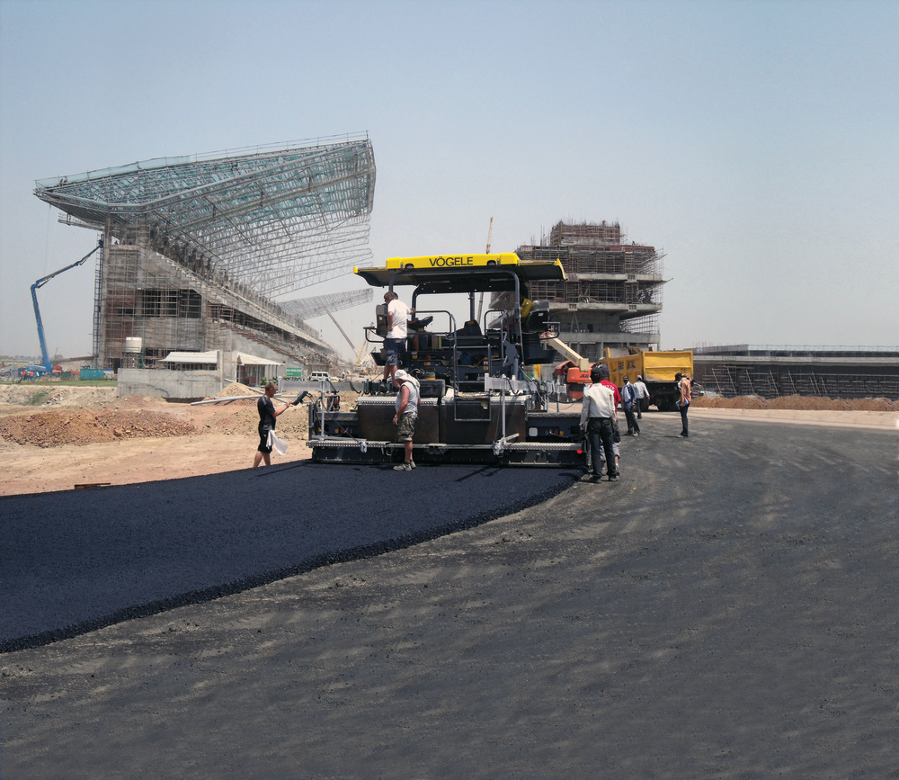 VÖGELE pavers build first formula 1 circuit near New Delhi, India.