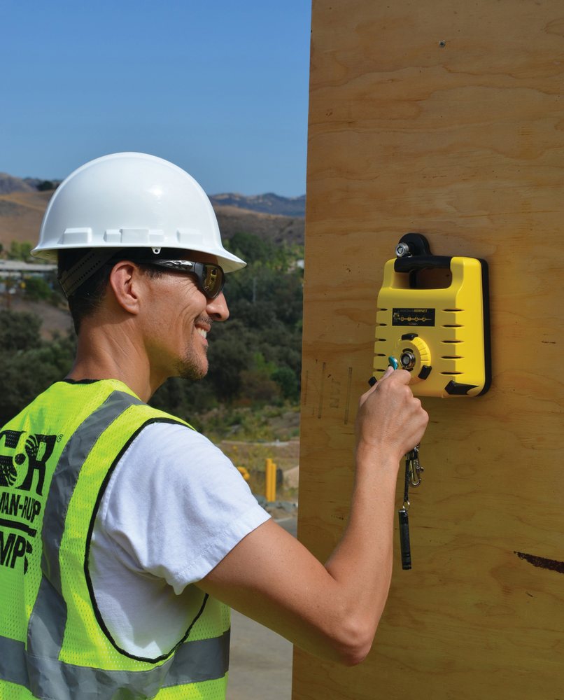 AccountLinx Plus being accessed with ExakTime JobClock Hornet at a construction site