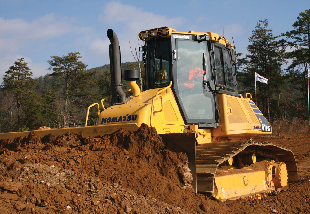 The D61i-23 with automatic blade control monitors blade load and adjusts blade elevation to minimize track slip.
