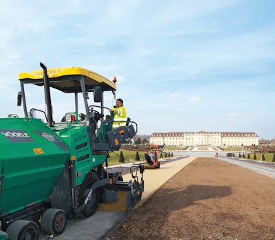 VÖGELE dash 3 paver SUPER 1303-3i revamps areas at Ludwigsburg Palace grounds in Germany.