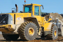 R&G St Laurent was working four weeks ahead of schedule. It averaged 5,232 cu. yds. of material moved per day.