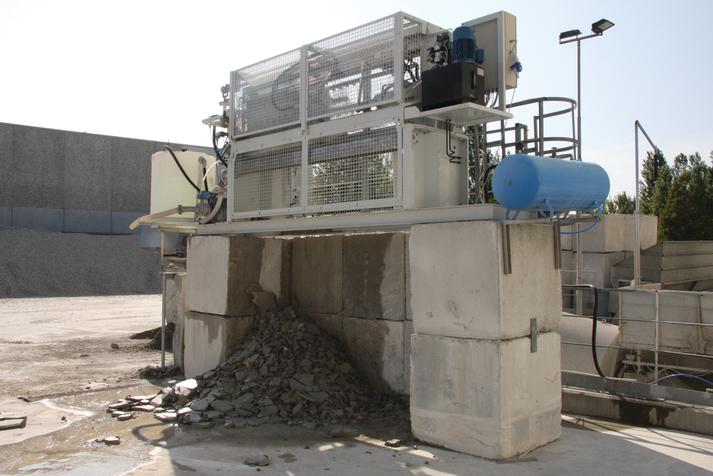 Concrete Press 1 11299293