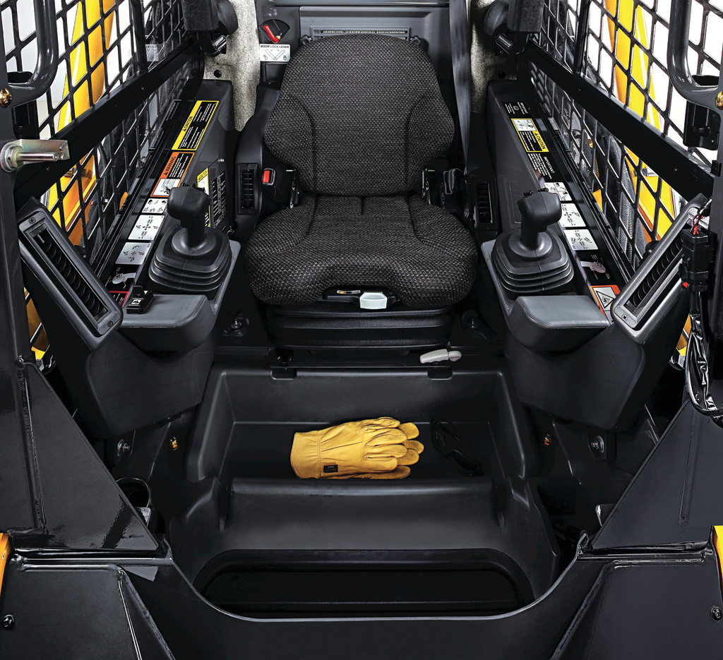 The John Deere E Series even features a courtesy light that stays on for up to 90 seconds after the skid steer is shut down, illuminating the way for easy exits.
