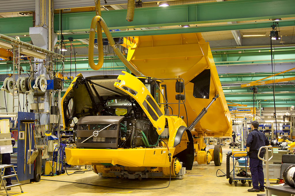The Braas, Sweden articulated hauler production facility joined a Volvo Group initiative in 2007 that saw it switch to green electricity. It is now entirely powered by renewable energy.