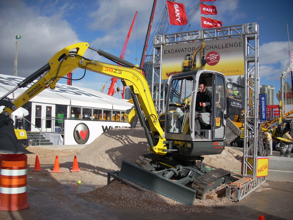 Wacker Vertical Digging Demo Conexpo