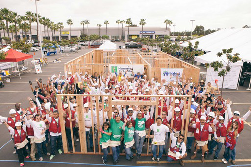 ore than 100 volunteers kicked off spring and the Hammers for Habitat volunteer drive under the California sun at Lowe’s of Central Long Beach.
