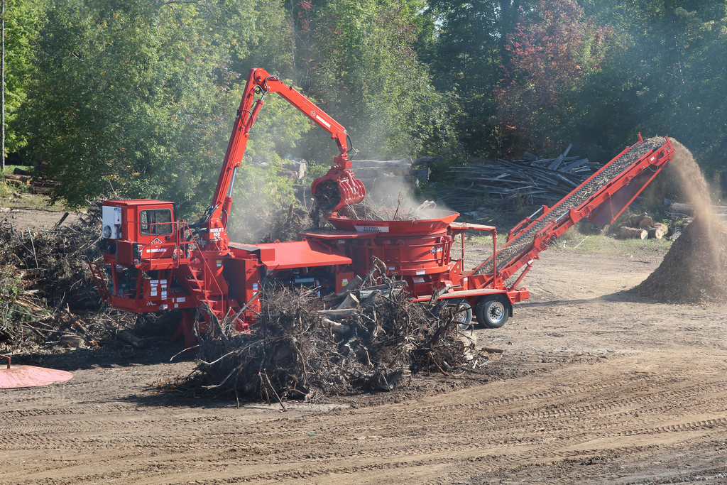 The integrated loader on this Morbark 1300G tub grinder provides a good view down to the mill.