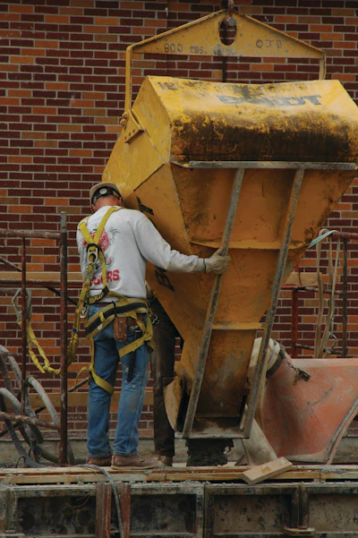National Safety Stand-down week encourages construction firms to host safety stand-downs that focus on recognizing hazards and preventing falls.
