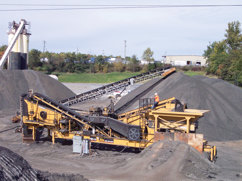 After the purchase of the RDS-15, Riverside was able to process recycled asphalt and concrete, two brand-new markets for the little Wallace company.