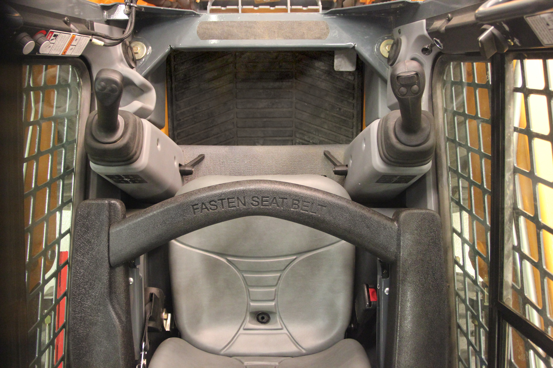 Pilot operated joysticks allow for smoother operation, less material loss and reduced operator fatigue which increases in importance as the utilization rate of the machine rises.