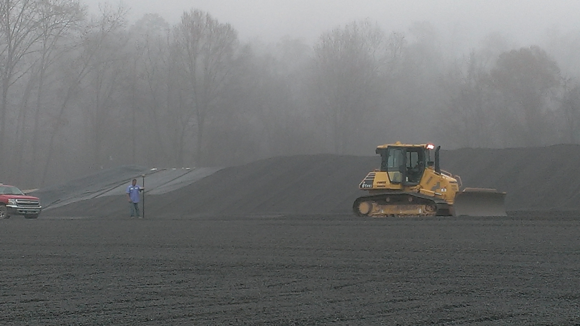 The 24-in. layer of leachate collection stone was the last layer, which was placed on top of 60-mm-thick High Density Polyethylene (HDPE) sheet.