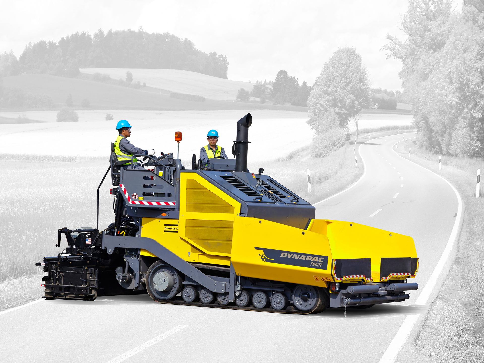 The new F800t tracked asphalt paver joins the company’s 10-foot highway class paver range.