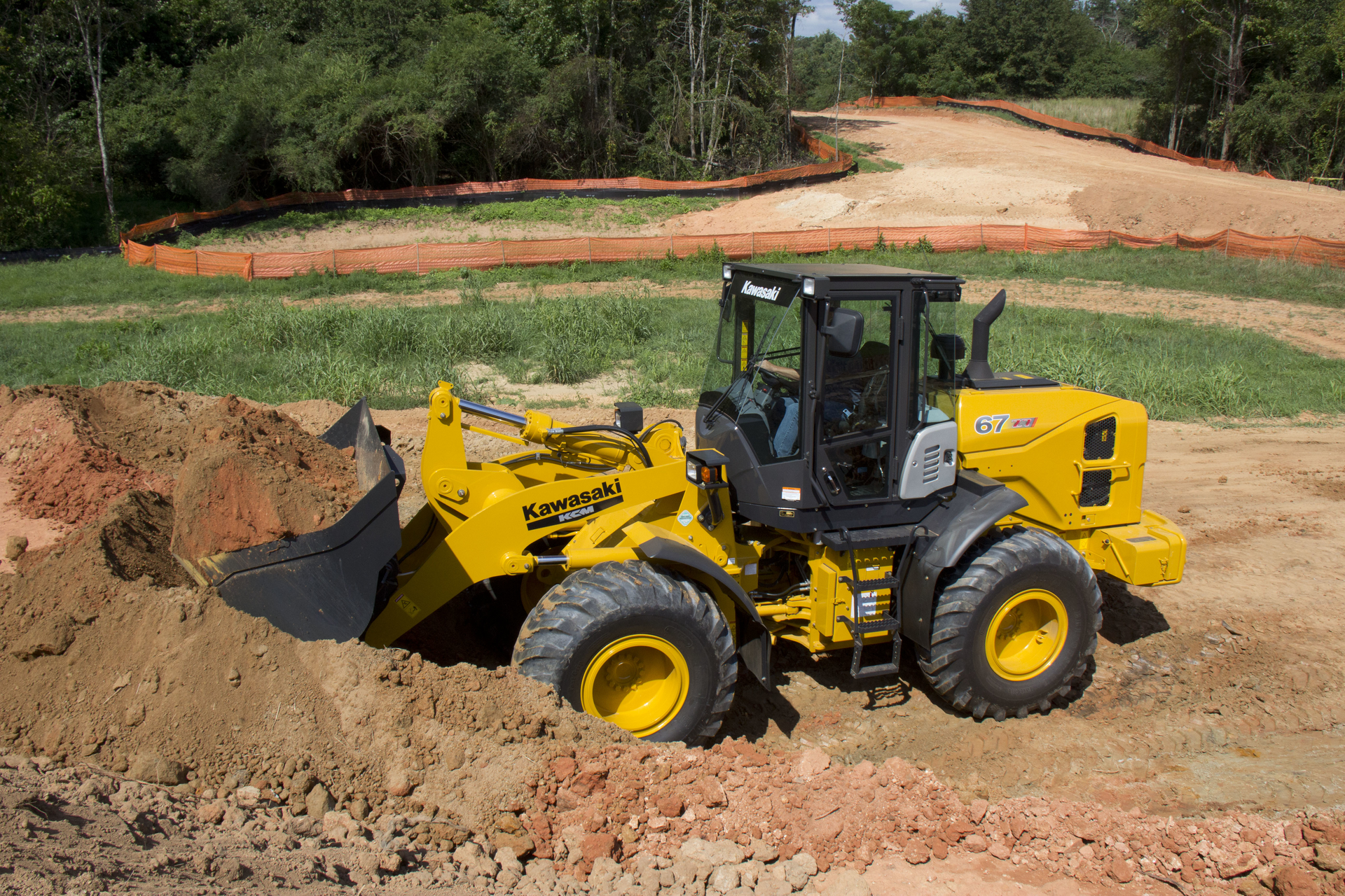 The Intellidig feature included as part of the Intellitech electronics technology package on Kawasaki-KCM loaders uses sensors to tell the ECU to stop providing power to the wheels (rimpull) to reduce tire spin, lowering tire wear and tear and costs.