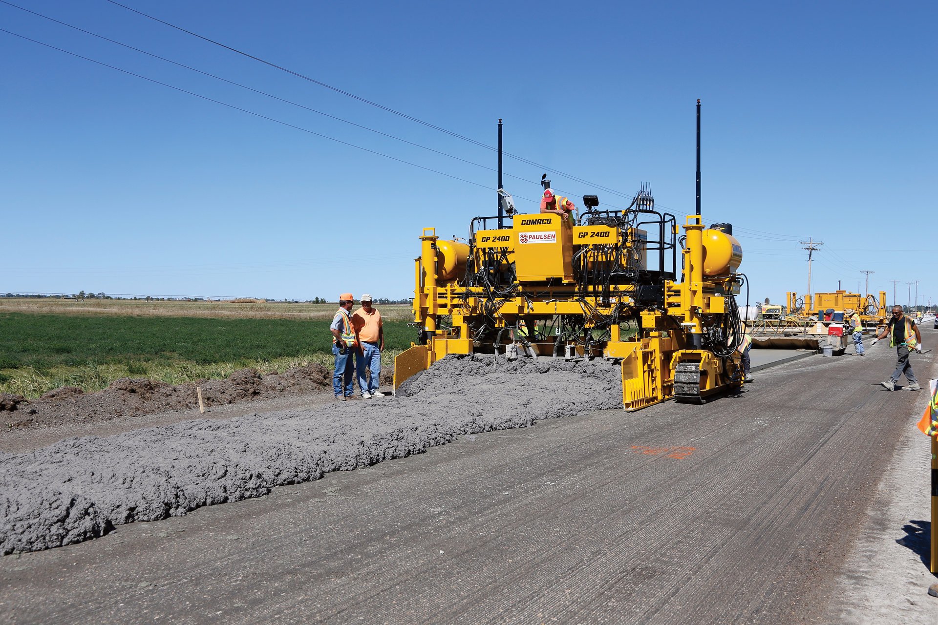 Paulsen Inc., based out of Cozad, NE, brought in its new GOMACO two-track GP-2400 paver with Leica Geosystems 3D guidance system for the half-width overlay on Darr Link, an important road connecting Interstate 80 with Highway 30.