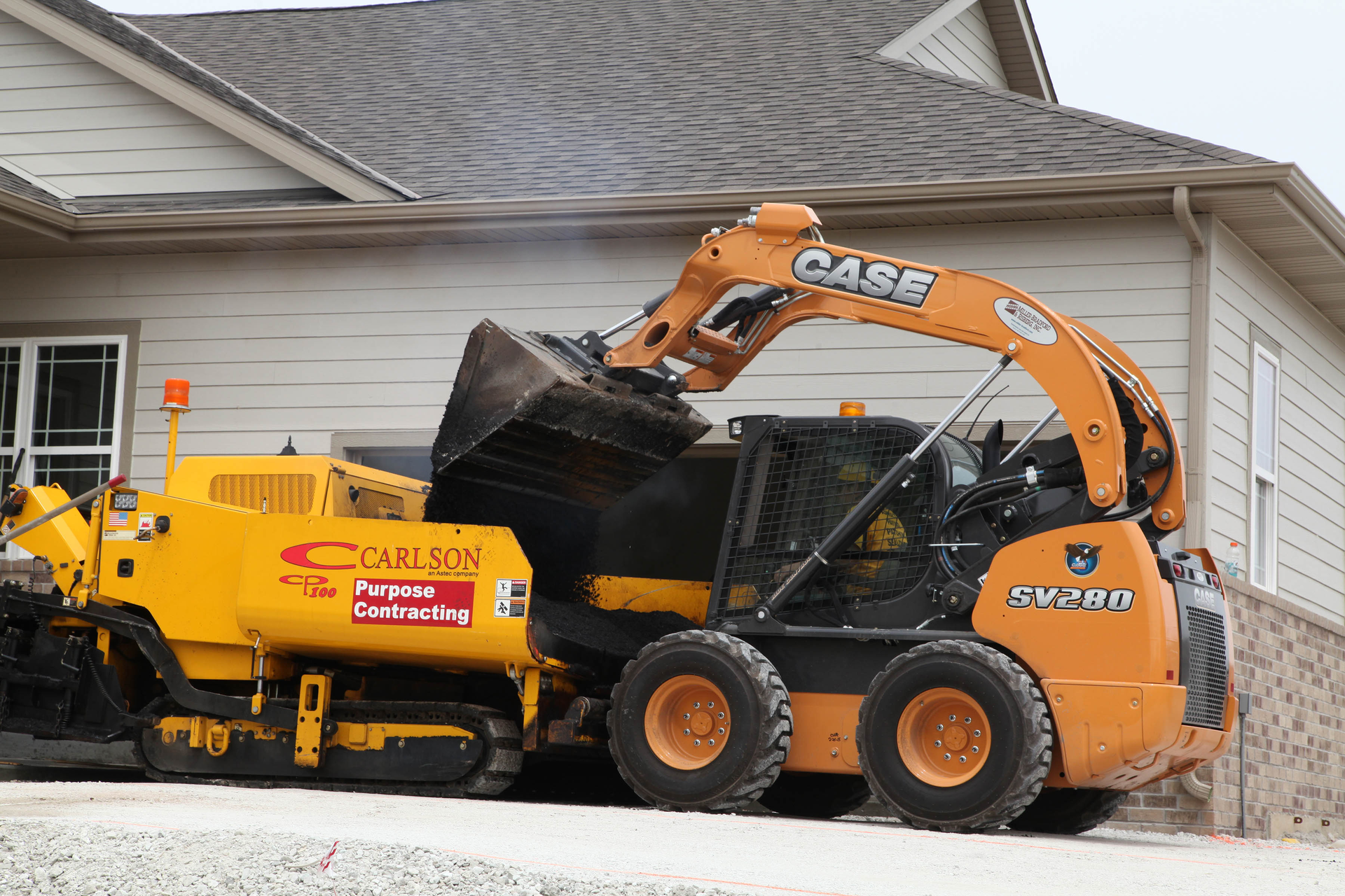 The 2,800-pound rated operating capacity matches well with the company's other equipment.