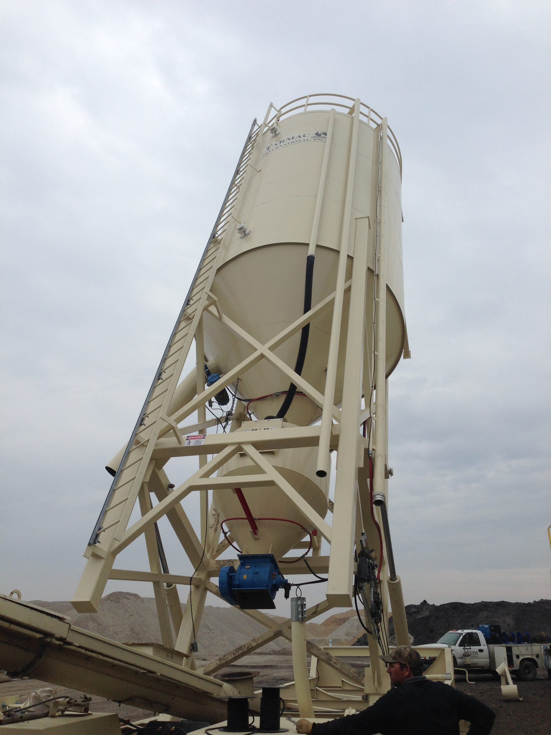 5 TARMAC MINERAL FILLER BINS 55a40aec62deb