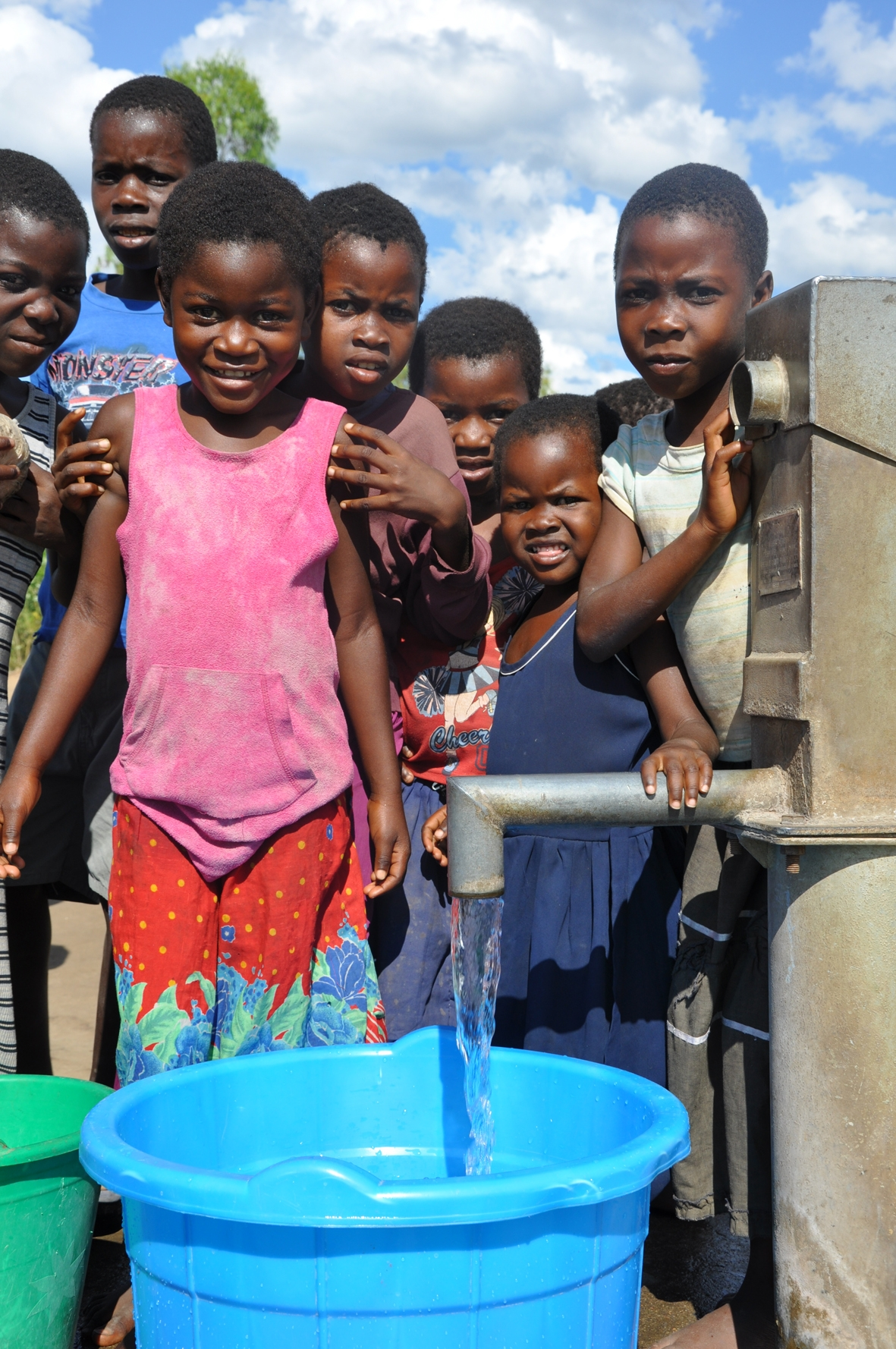 Atlas Copco’s employee-led Water for All organization selects southeast Malawi for its next project and will finance the infrastructure and facilities the communities require for accessing clean drinking water, such as this water well that was also completed in Malawi during 2009.