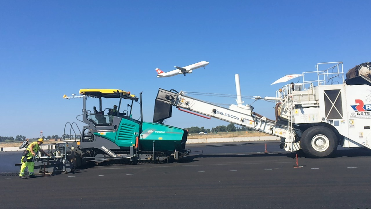 In 2007, the total traffic in Rome airports — Fiumicino and Ciampino — hit about 38 million passengers traveling to/from 150 destinations worldwide, by the 160 airlines operating in the two airports.