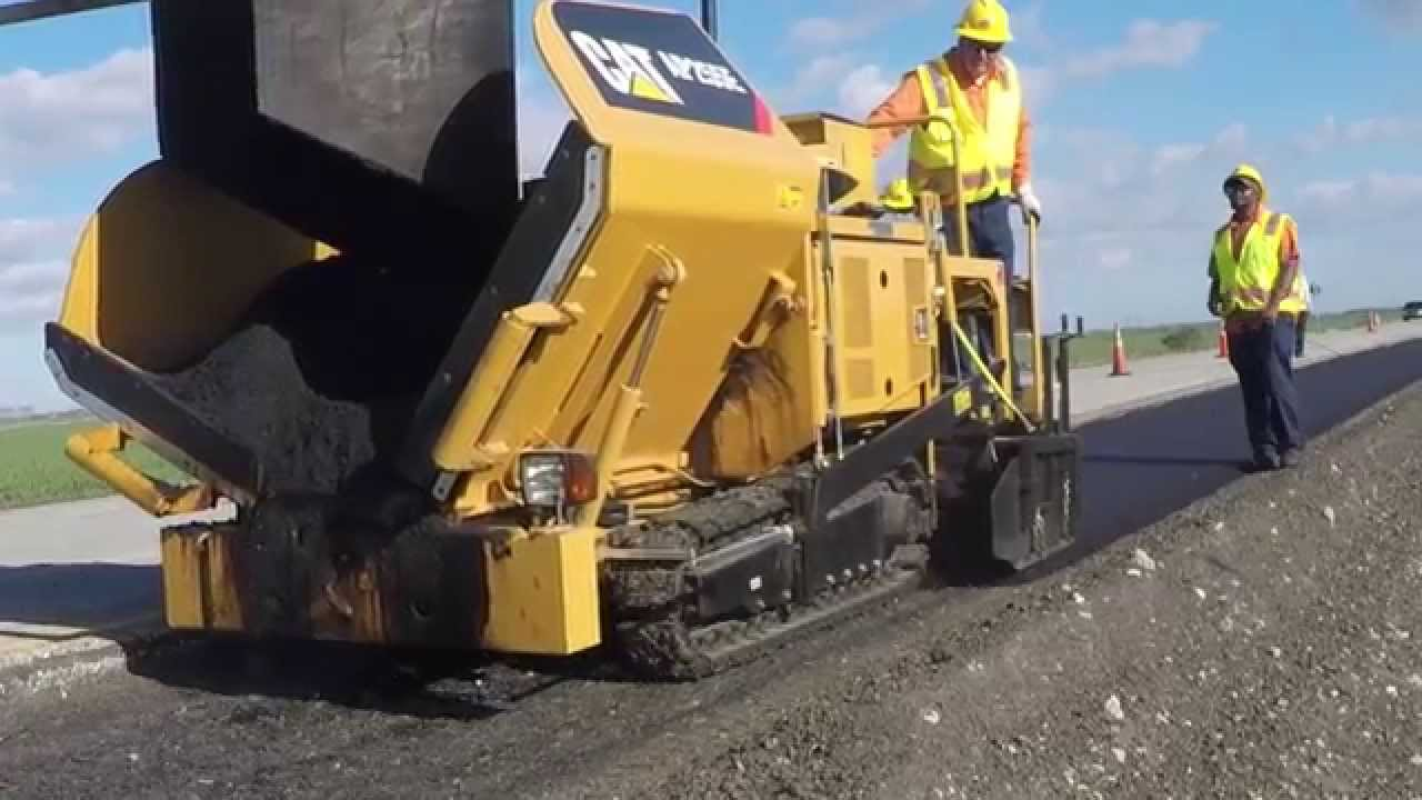 Video: Paving Contractor Increases Profitability with the Cat AP255E Paver