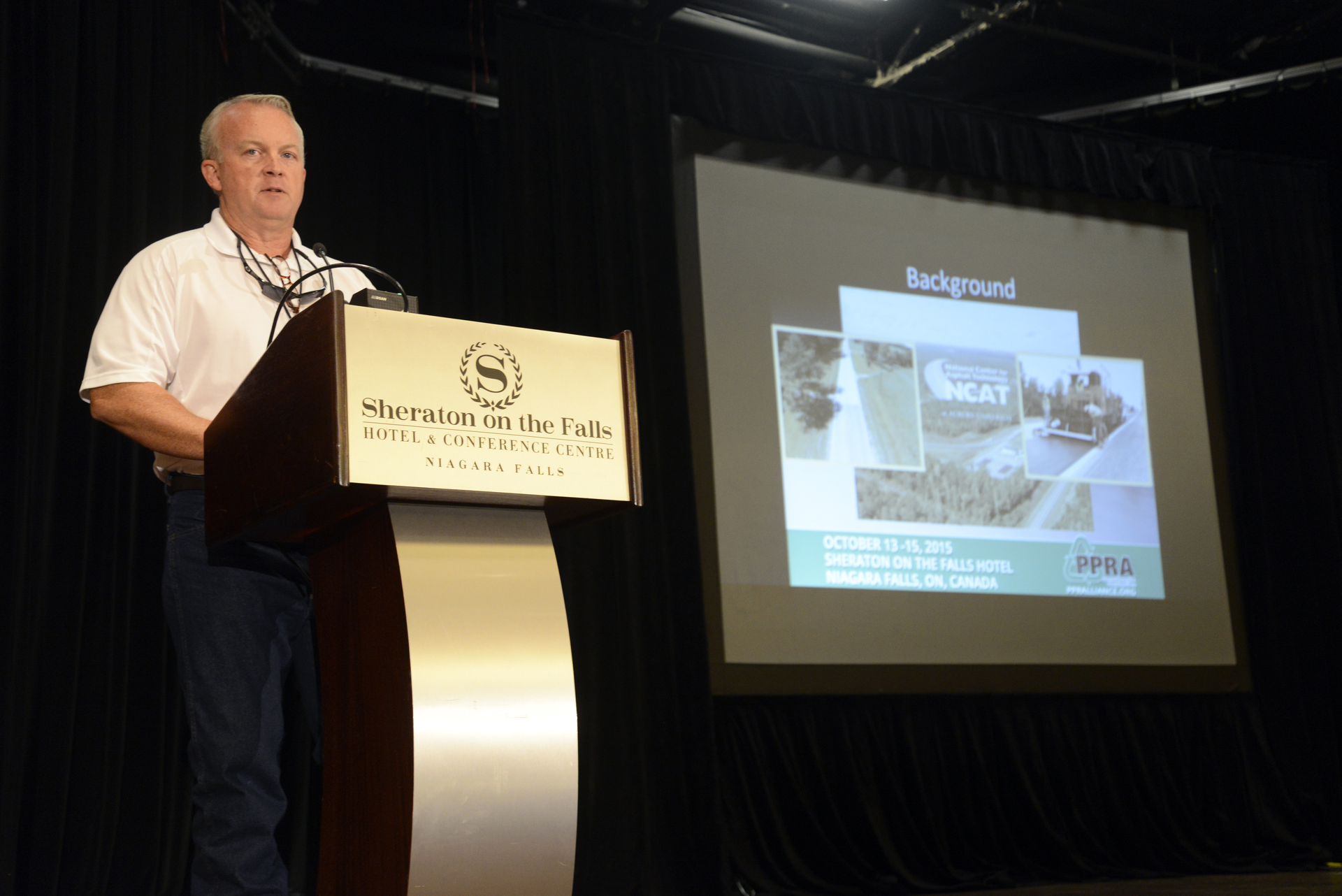 Buzz Powell, National Center for Asphalt Technology, updates attendees on the latest NCAT research.