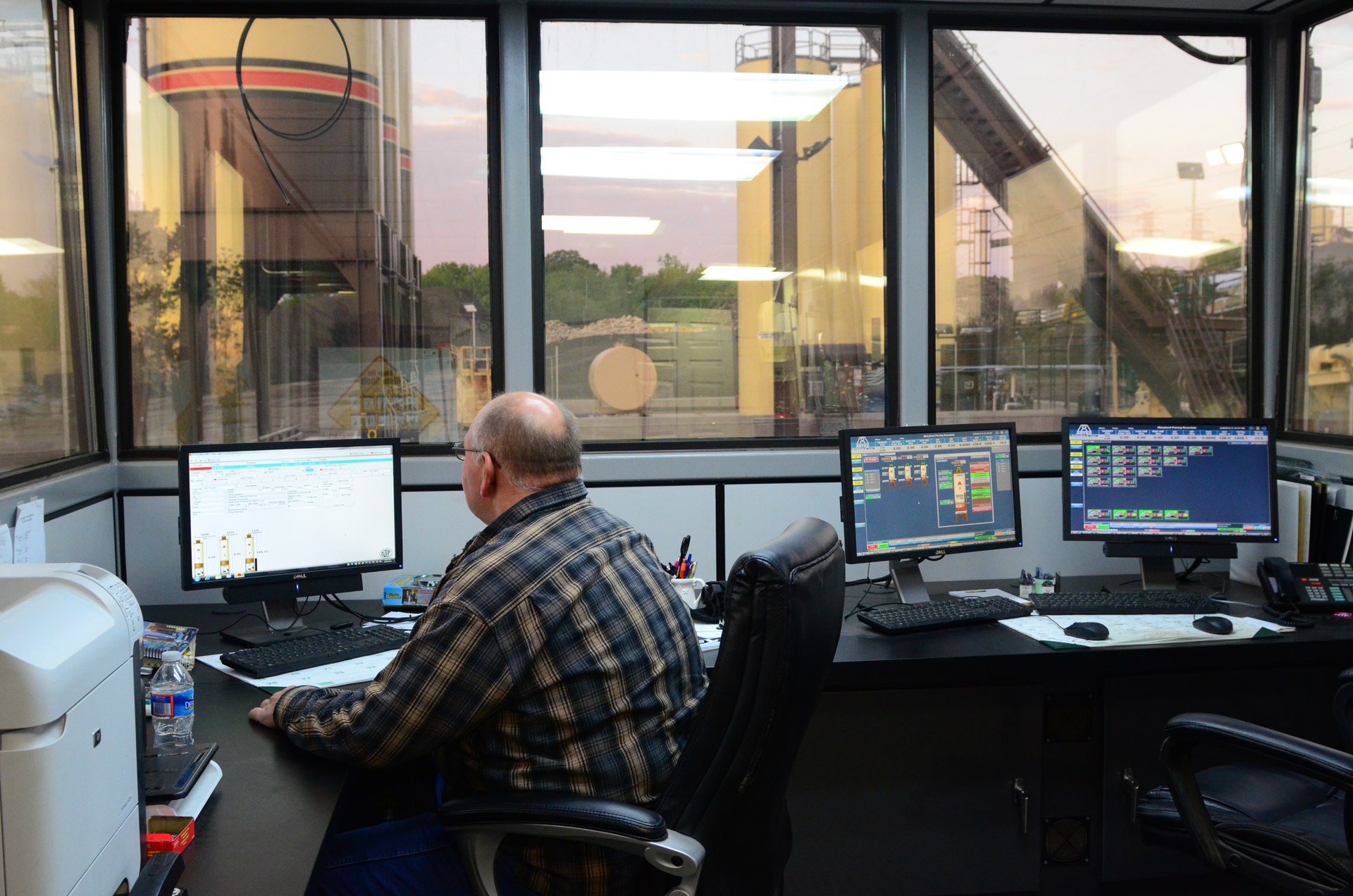A conscious decision to use industrial grade computers for the central user-interface is yet another step in meeting the overall objective of automation. In addition to meeting rigorous technical specifications, the advantages of using these machines lie in their production stability and long-term availability.