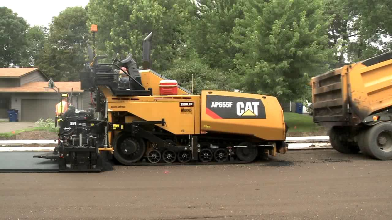 Video: Operator Describes Benefits of Caterpillar AP655F Paver