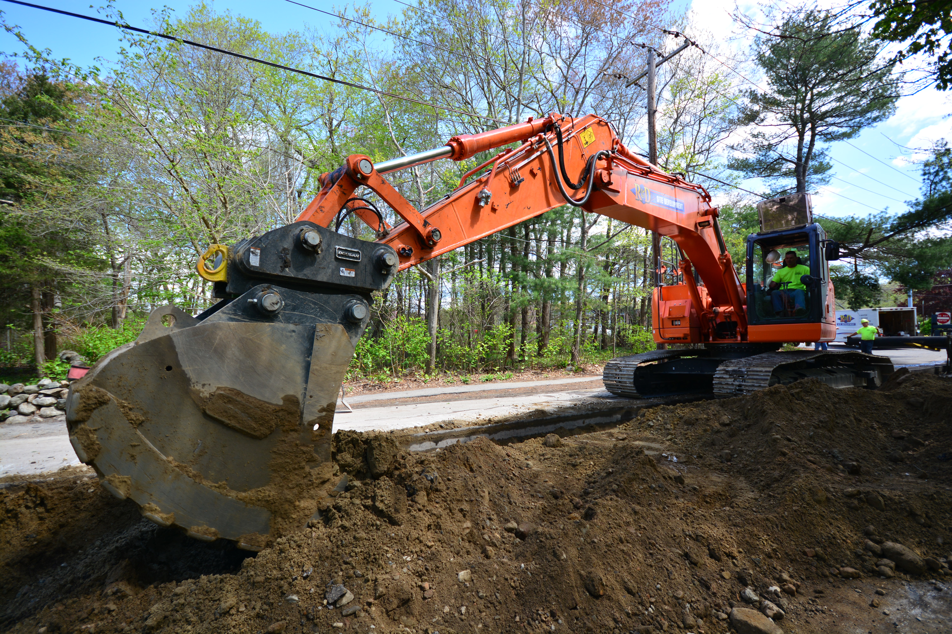 Some industry experts estimate that a quality automated coupler on an excavator can save up to 25% of total machine operating time compared to direct-mount attachments.