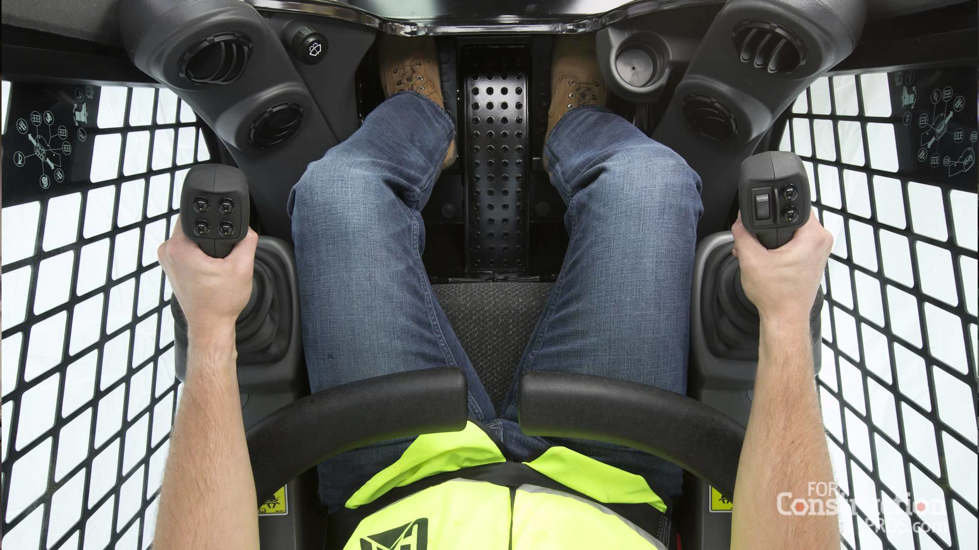 [VIDEO] Caterpillar Offers Hand & Foot Controls on 14 D Series Loaders
