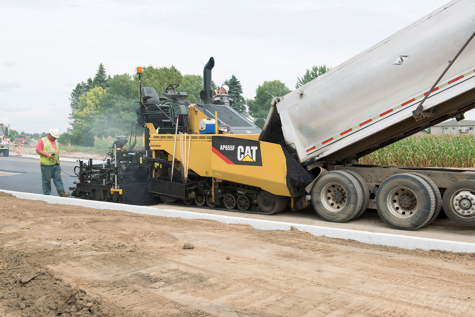 Caterpillar’s current F Series features a Mobil-Trac System undercarriage with oscillating bogies and a rubber belt.
