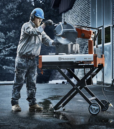 The recently introduced MS 360 masonry saw is also equipped with a water system. Its patented water containment system keeps water, slurry and debris controlled; resulting in a nearly dry block or brick for faster utilization.