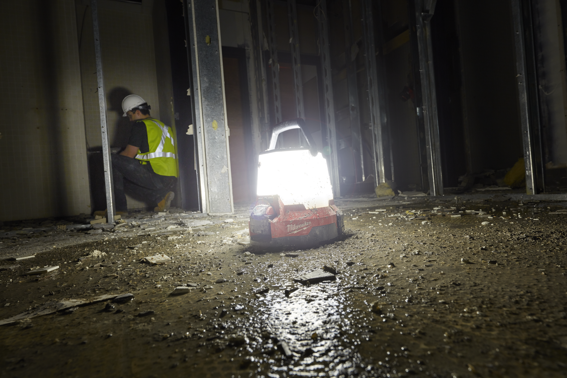 Milwaukee Compact Site Light 2145 20 E 576d7d3cd13b7