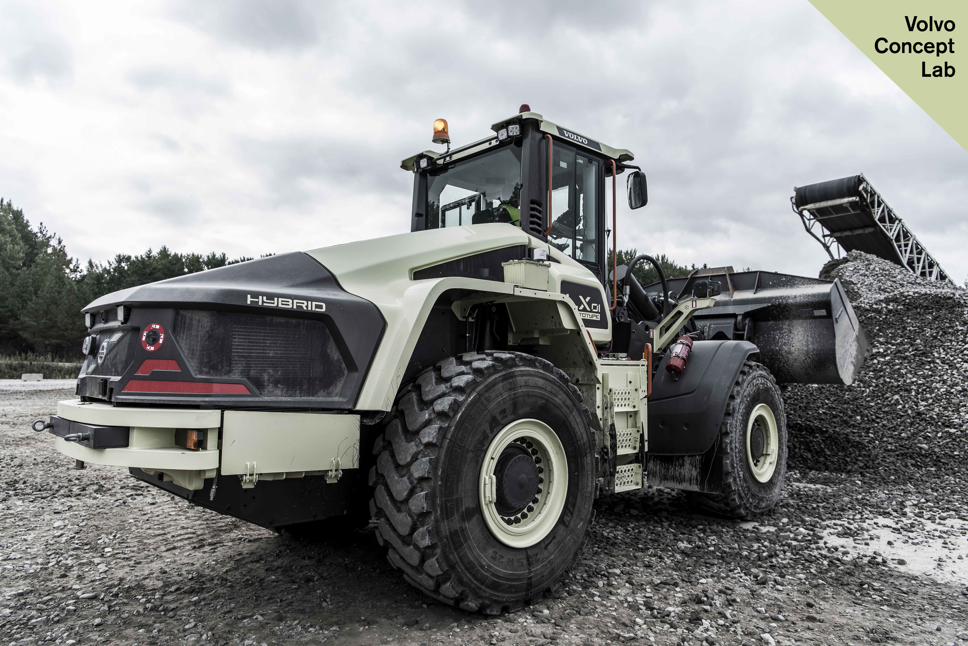 2 Volvo Construction Equipment s LX1 prototype electric hybrid wheel loader 57e04cad7452f