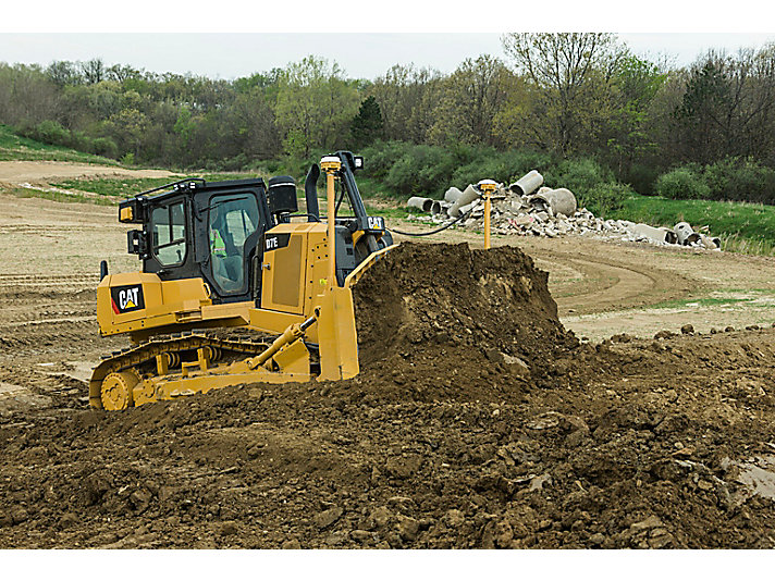 The Caterpillar D7E features an electric drivetrain that generates high torque at low speeds and remains efficient over the entire operating range. Ease of use makes it more productive for even less experienced operators.