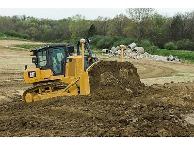 The Caterpillar D7E features an electric drivetrain that generates high torque at low speeds and remains efficient over the entire operating range. Ease of use makes it more productive for even less experienced operators.