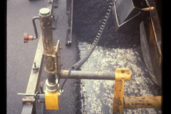 This is the proper amount of mix overlap from lane 2 to lane 1. In this case, the amount of overlap is in the range of 1 to 1-1/2 inches. Given this amount of overlap, no mix has to be moved off of the top of lane 1. No raking of the mix at the longitudinal joint is needed.