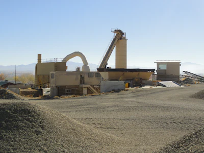 250 ton per hour Drum Plant operating in the vast Nevada desert. Dry aggregates are a plus.