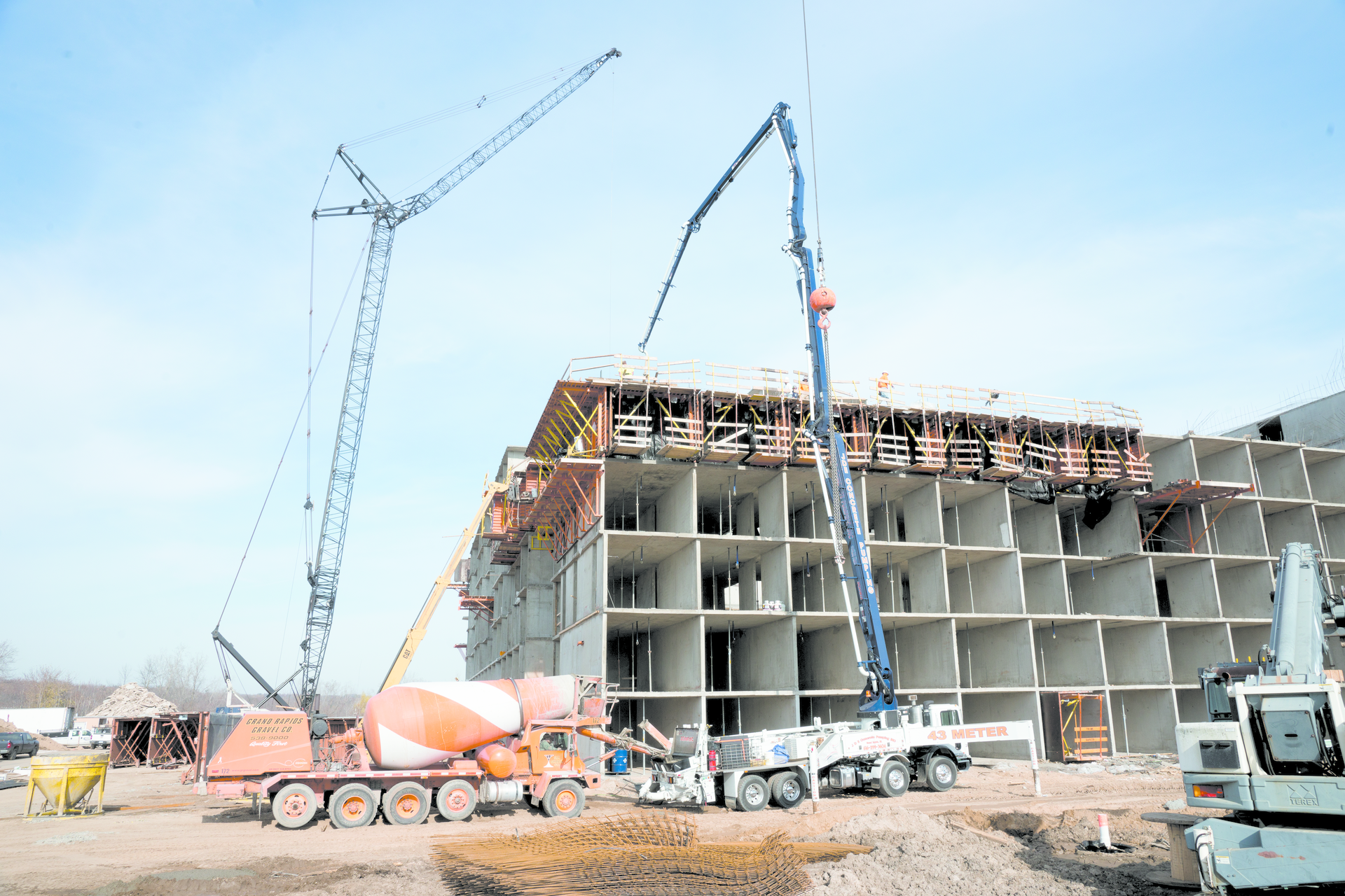 Schwing S 43 SX utilizes a five-section placing boom to reach most areas of the project.