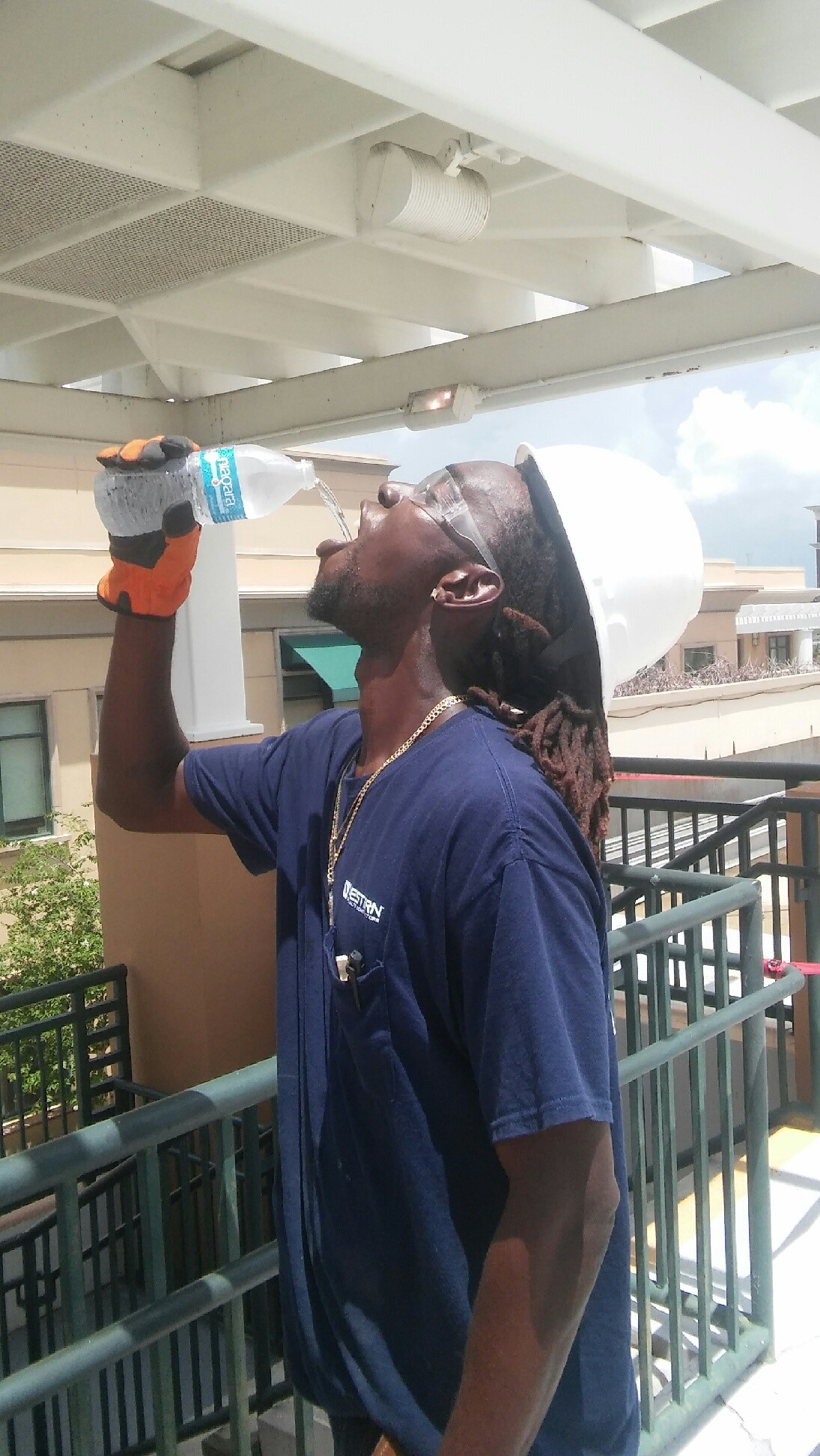 Western Worker Staying Hydrated In Heat 596e7ab511d95