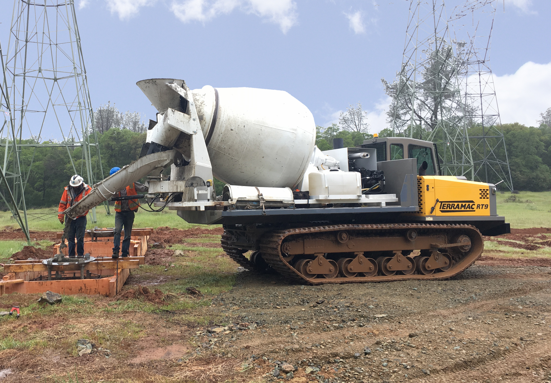 Terramac will unveil a new, compact-sized crawler carrier model and display its latest specialty unit, the RT9 equipped with a concrete mixer.