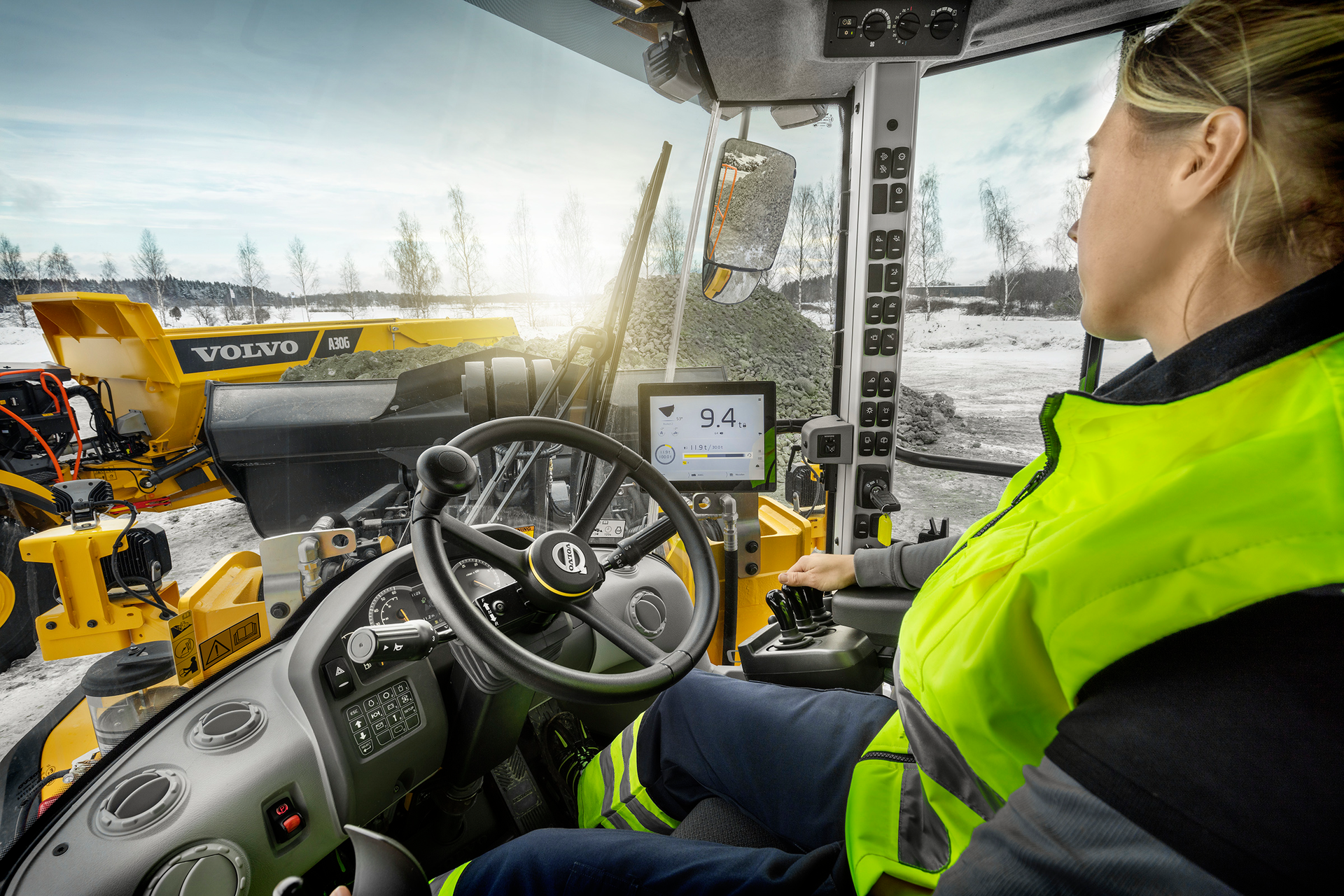 With Volvo Load Assist for L110H to L260H Volvo wheel loaders available through the optional Volvo Co-Pilot, operations can use telematics programs such as CareTrack or upload data to the cloud to monitor your total production and fuel consumption remotely,