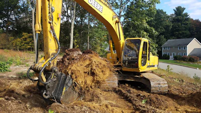 In addition to the tiltrotator, Gardocki purchased engcon digging and grading buckets and an SK sorting grapple.
