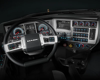A new gauge cluster and dash layout on Mack Granite and Pinnacle interiors improves visibility and readability, and puts frequently used controls at the driver’s fingertips.