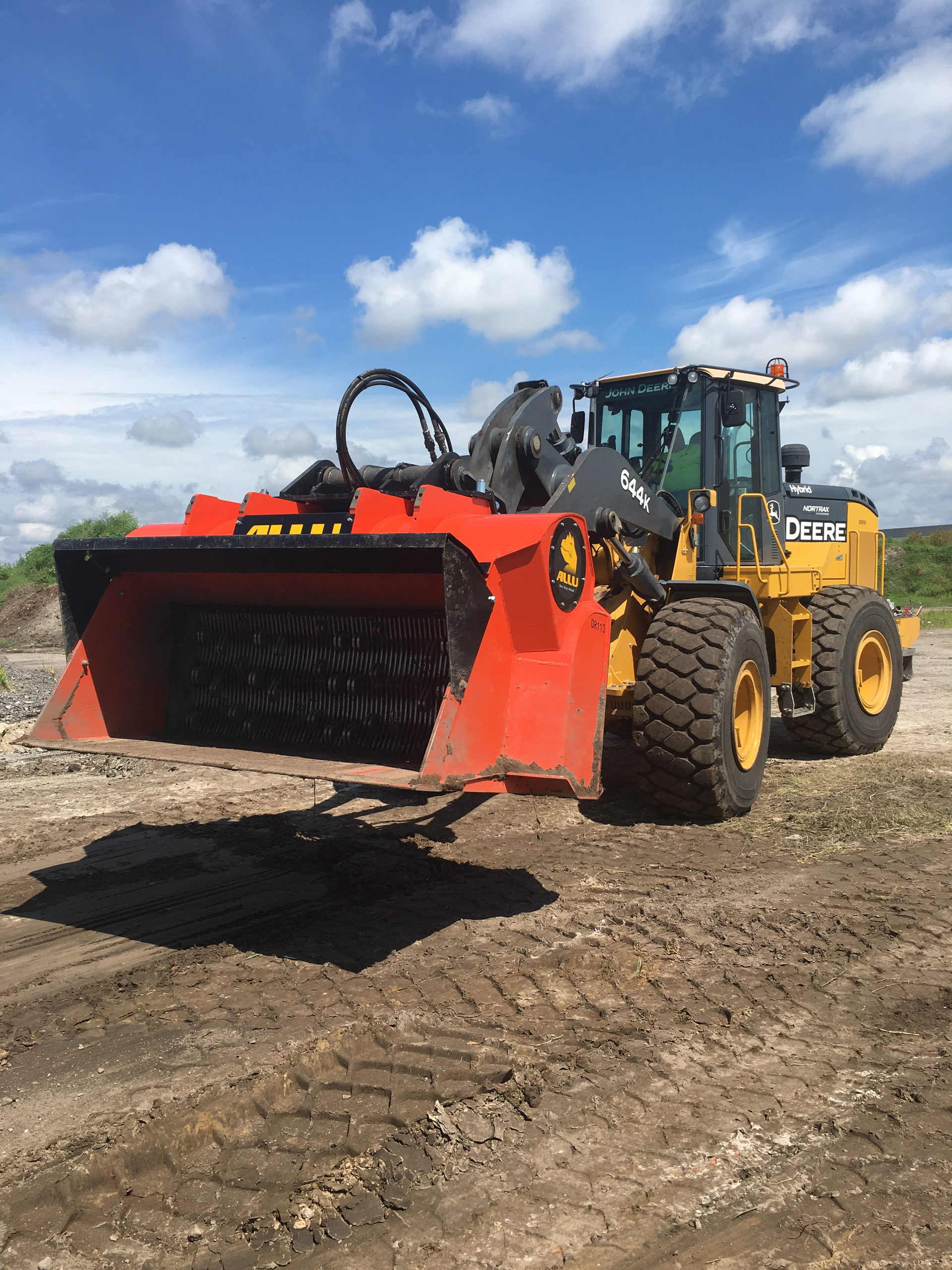 The City of Kissimmee, FL, took delivery of a Transformer Screener Crusher bucket with Top Screen.