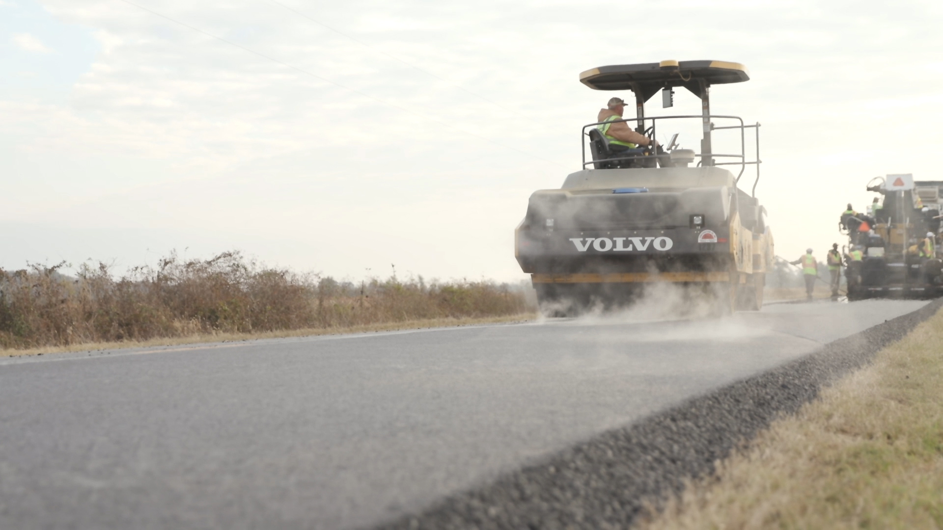 With 9 miles of single-overlay Level 1 Superpave, some of the common challenges for the project were traveling ruts, heavy Louisiana soils and irregular core sample analysis.